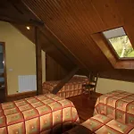 Hotel, Y