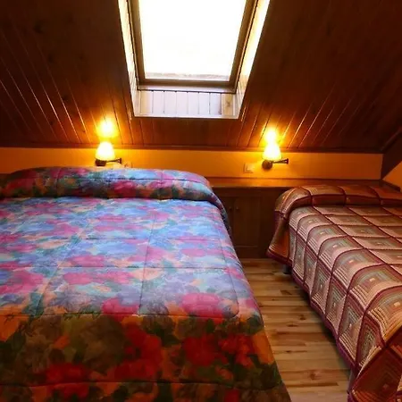 Hotel, Y Ξενοδοχείο