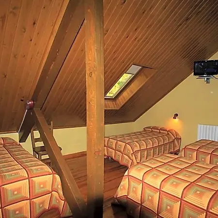 Hotel Hotel, Y *