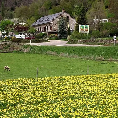 Hotel, Y Hotel Víu