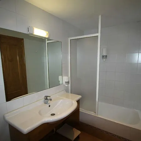 Ξενοδοχείο Hotel, Y Víu