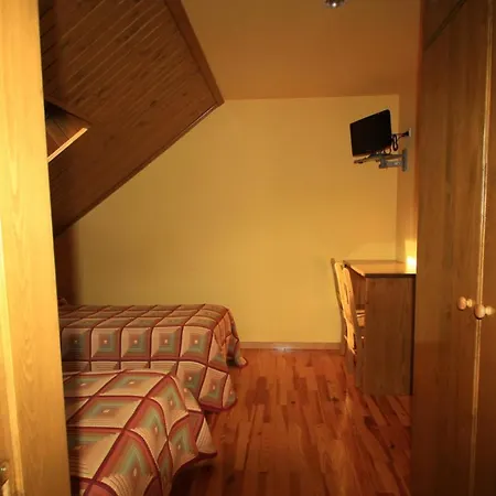 Hotel, Y *